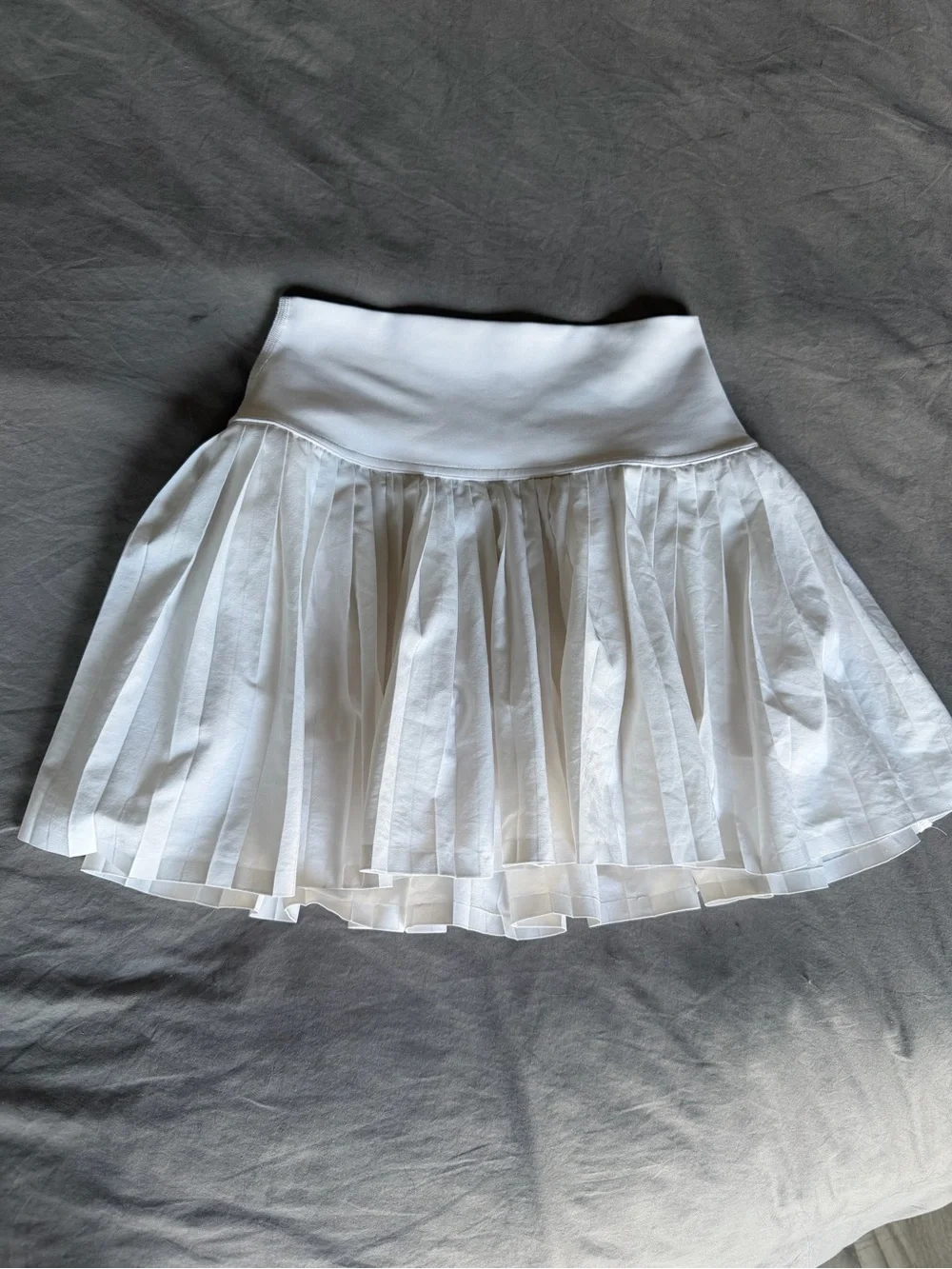 ALO Yoga White Pleated Skirt with built in shorts and pockets